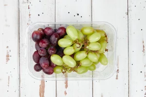 nutritional difference between red and green grapes